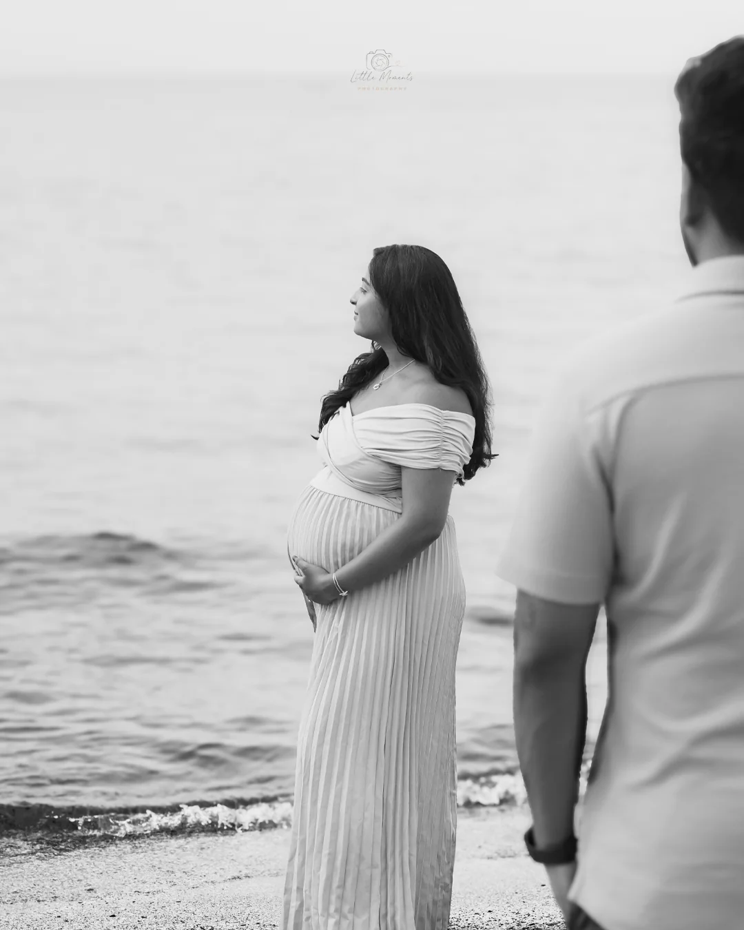 Maternity portrait photographed by Little Moments Photography serving Brantford, Ontario