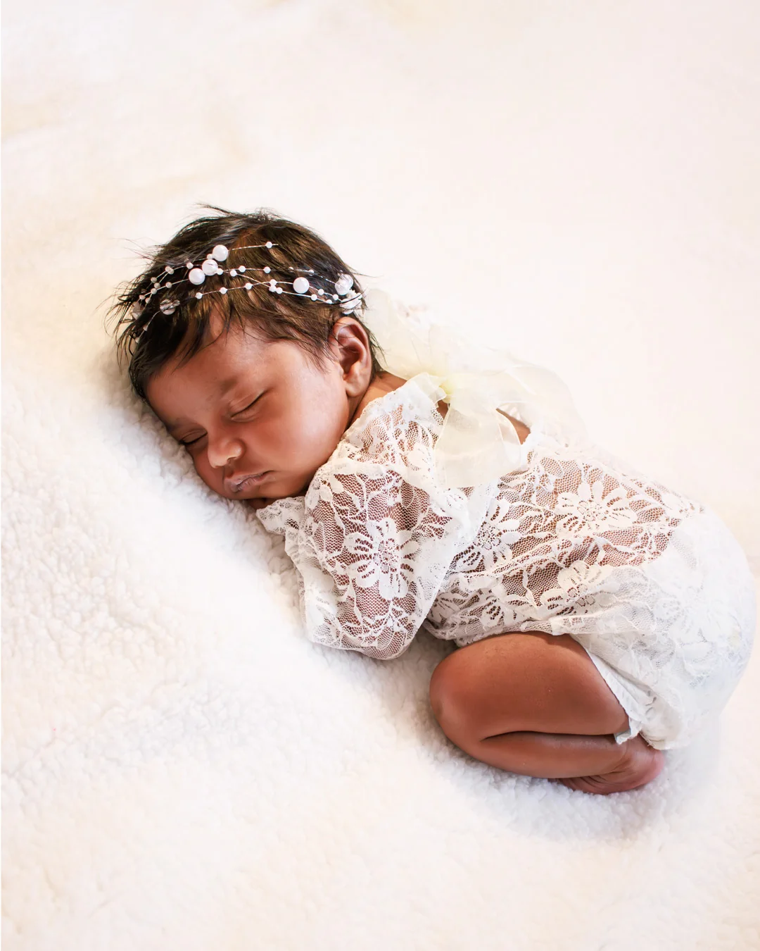 Natural newborn photography by Little Moments Photography in Brantford, Ontario